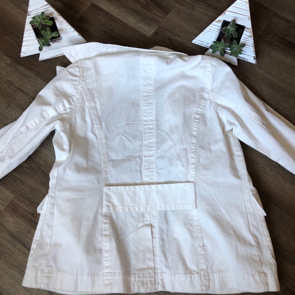 Signature Collection White Jacket - Picture 5 of 6